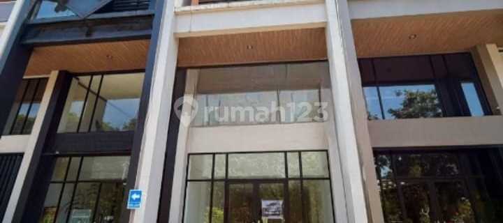 New Shop House Ready to Use Directly Facing The Avenue Main Road, Merr 1