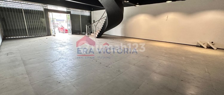 Shop House on Main Road in Gunung-Gunung Suitable for Office, Counter, or F&B Business 1