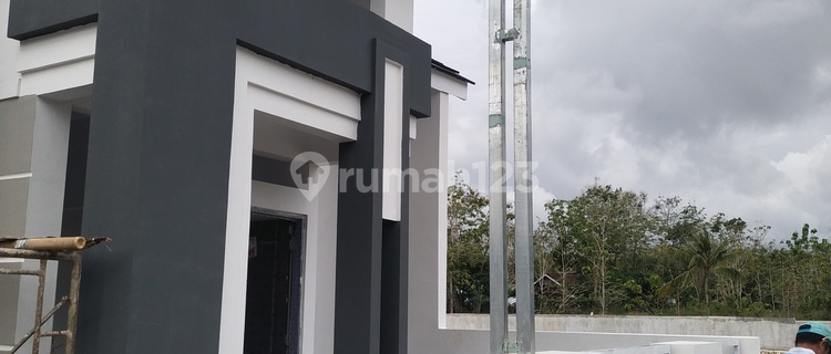 Modern House in the Center of Gunungkidul City 1