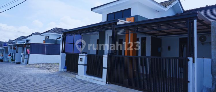 Rumah Premium di Komplek Perkotaan di Kawasan Pariwisata 1
