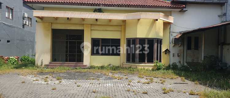 Shop for Rent with Warehouse in the City Center 1