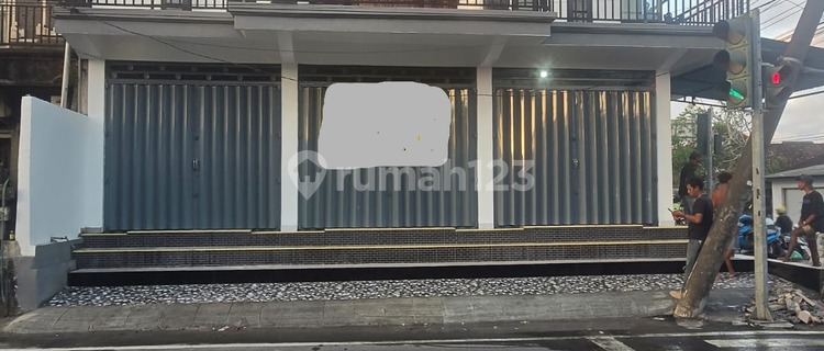 Strategically Located Hook Ruko in Lukluk, Badung 1