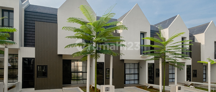 Asri 2-Story House with Strategic Access 5 to Toll Road 1