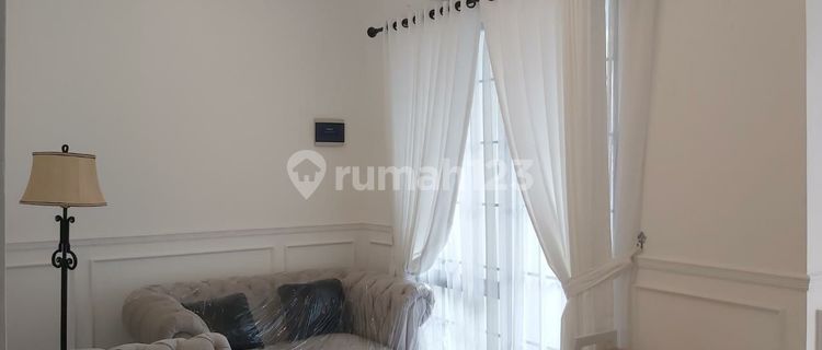 Rumah 2 Lantai Bagus di Sektor 1 ******** 1
