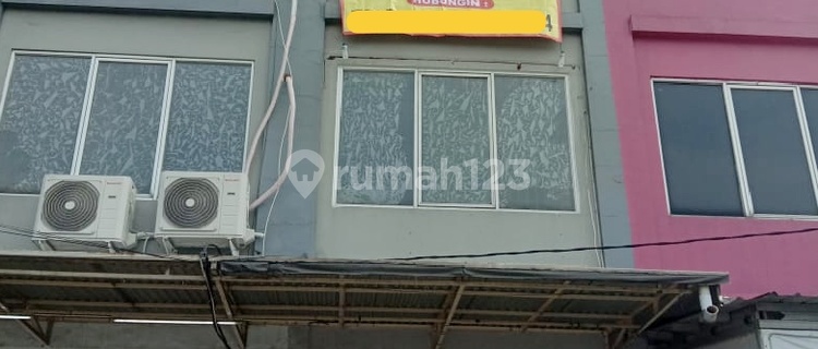 Strategic 3-Story Shop House in Petukangan Selatan, South Jakarta 1
