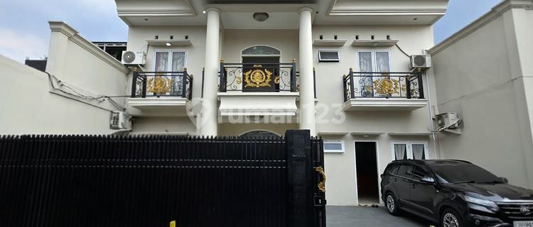 Well-Maintained Second House with Wide Road Access in Cipinang Besar, East Jakarta, Good Condition 1