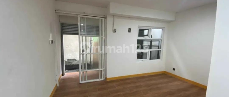 Strategic Boarding House for Sale in Kebon Kacang, Central Jakarta 1
