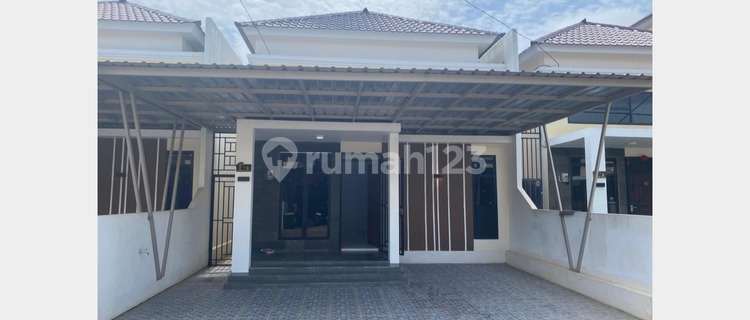 Ready-to-live-in house, fully furnished, strategic location. 1