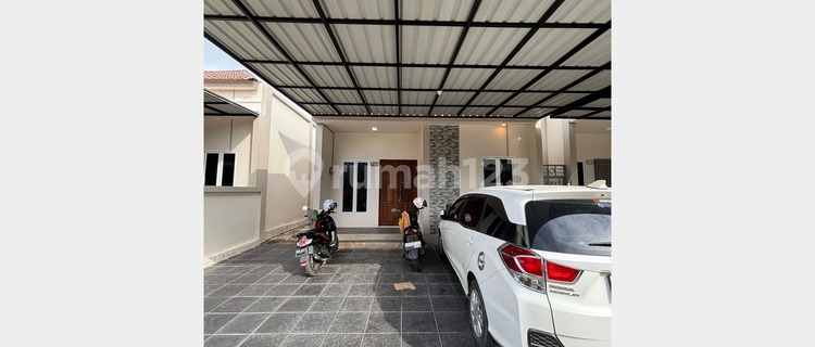 Rumah Ideal untuk Keluarga di The Queen Park Singkawang 1