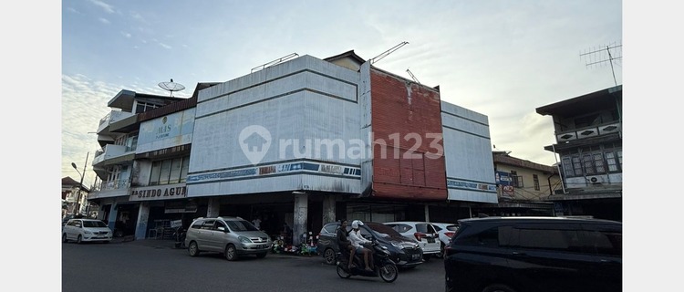 3.5-Story Hook Ruko in the Center of Singkawang City 1