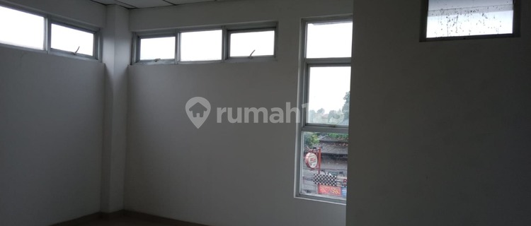 Close to Toll Access, Shop House, 3 Floors, Freehold Certificate, Near Shopping Center, Flood-Free. 1