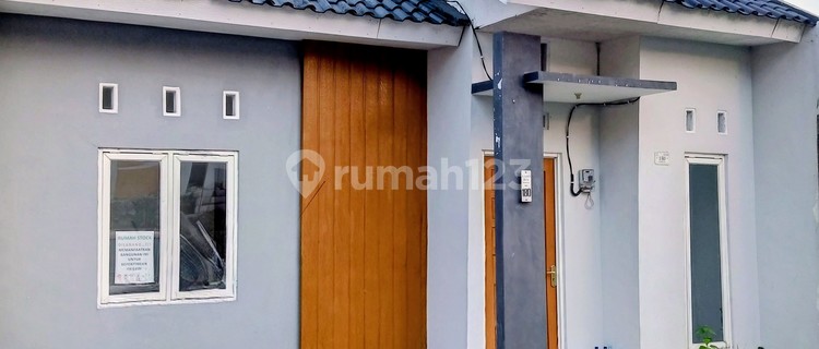 Rumah di no. 76 - 78, Jl. Lawu Raya, Jeruksawit, Gondangrejo, Karanganyar, Jawa Tengah, Indonesia, 57188, Karang Anyar 1