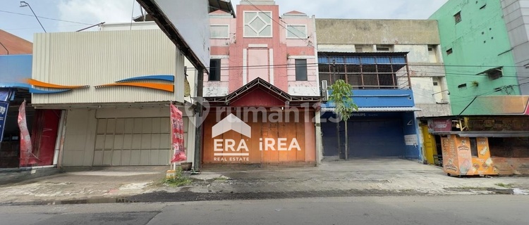 3-Storey Shop House for Sale in Solo Near Luwes Nusukan 1