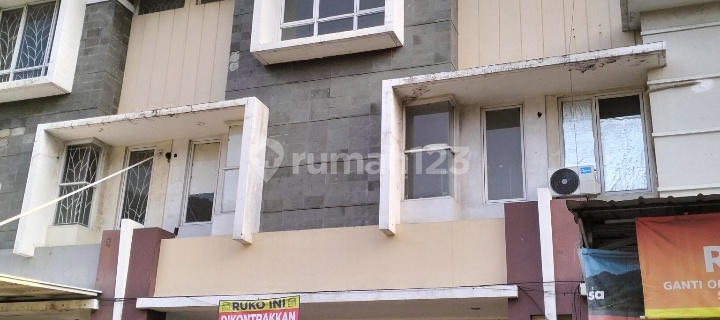 For Rent 3-story Shop House, Diharapan Indah Bekasi, Strategic Location 1