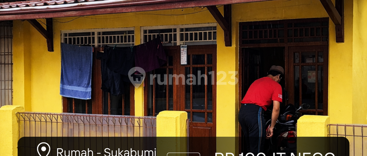 House in Cisaat, a Quiet and Comfortable Area, Suitable for Young Couples 1