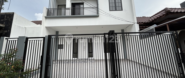 Newly Renovated House in Regency Melati Mas Tangerang 1