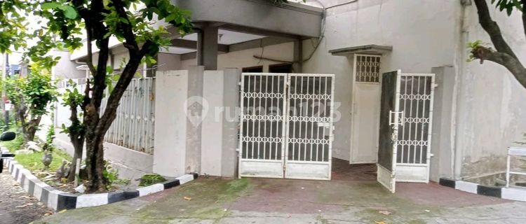 Hook House in Darmo Permai Timur, Sukomanunggal, Surabaya 1