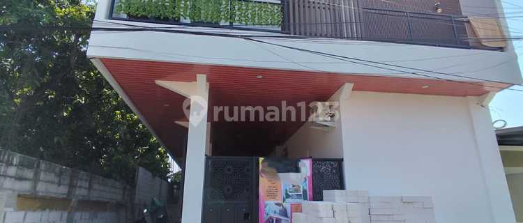 For Sale: Ready-to-Operate Boarding House in Kebraon, Surabaya. Boarding House in Kemlaten Baru Indah II Housing Complex, Block D No. 3, Kebraon, Karang Pilang, Surabaya City, East Java, Indonesia, 60222. Kebraon 160.0 m² with Freehold Title (SHM). 1
