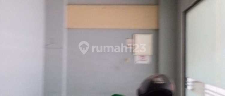 3-Storey Shop House Ready to Occupied, Easy Access, Strategic Location in Senayan - South Jakarta 1