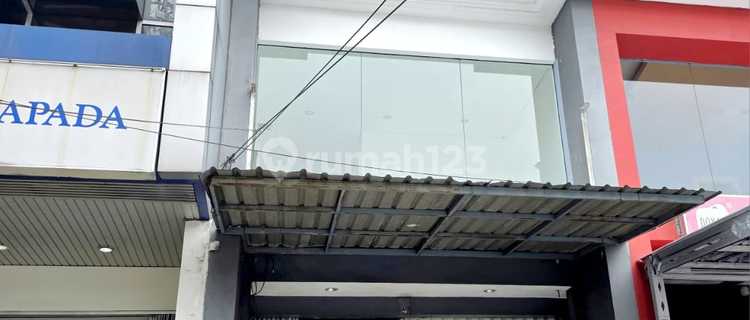 Nice 4-Story Shop House Super Strategic Location in Gandaria - South Jakarta 1