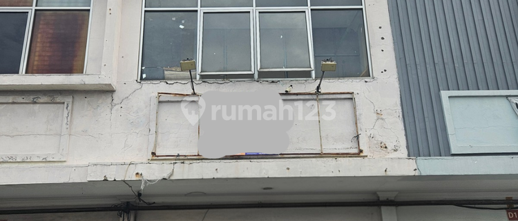 For Sale Cheap! Strategic Shop House Near Green Court, Suitable for Business in Pasar Bersih Cengkareng, West Jakarta. 1