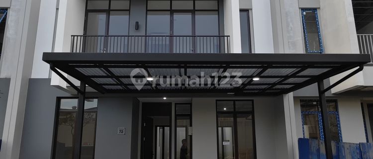 Disewakan Rumah Paramount Petals 4 Kamar Tidur 2 Lantai Jalan Depan Luas. Harga Masih Bisa Nego 1