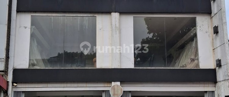 Attached Shop with Ample Parking in the Heart of Pajajaran Bogor City 1