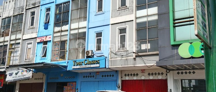 3.5-Storey Shop House with Spacious Parking in Gunung Batu, Bogor 1