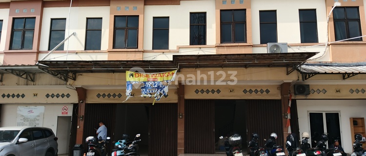 Attached Shophouse Suitable for Office Warehouse Spacious Parking 1