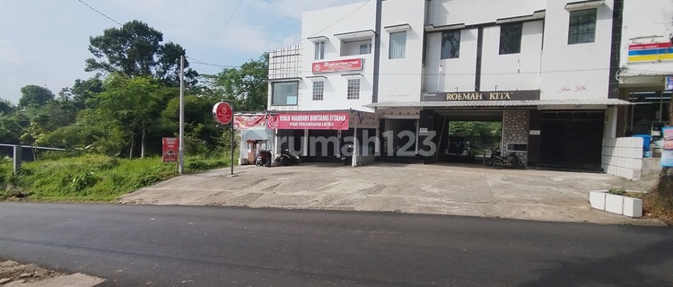 Roadside Shop House, Ngadiwarno, Sukorejo, Kendal 1