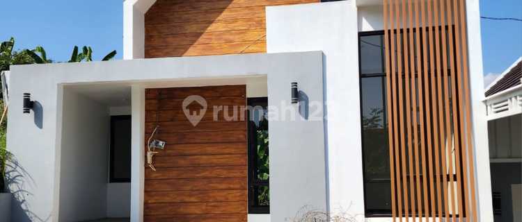 New Good One-Story House Fresh Royal Villa Semarang 1