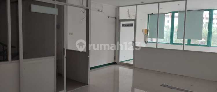 Cheap Shop House for Rent in Cempaka Mas, Strategic Location, Safe and Ready to Occupy. 1