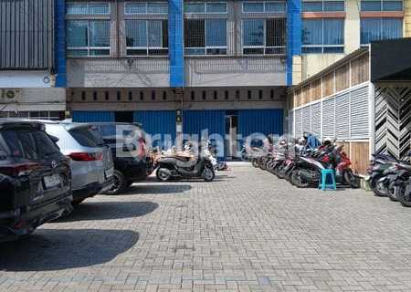 3-Story Attached Shophouse for Sale Rp. 5.6 Billion in Arifin Ahmad Business Area, Pekanbaru 1