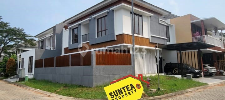 Luxury House Hook Position in Bintaro (IA) 1