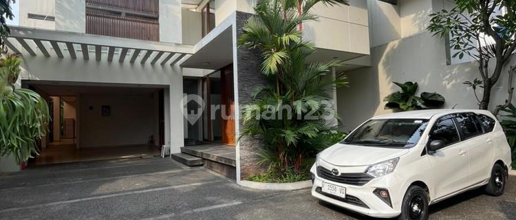 Rumah Kemang 2 Lantai Private Pool 1