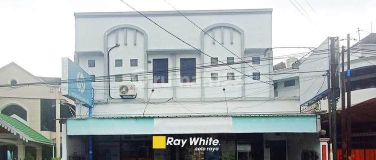 Strategic Shop House on the Side of Mangkubumen Main Road, Banjarsari, Solo 1