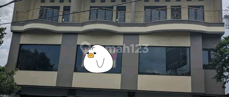 Strategic 3-Story Shophouse, Spacious Parking Near Mall Bali Galeria and Airport! Kuta 1