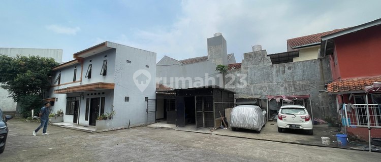 Auction of a 2-Story House with a Spacious Yard in the Center of Bandung 1