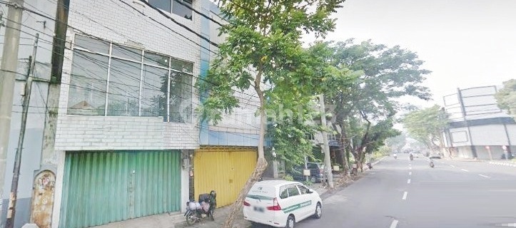 For Rent: 4-Story Shophouse on Jalan Raya Pahlawan, Central Surabaya 1