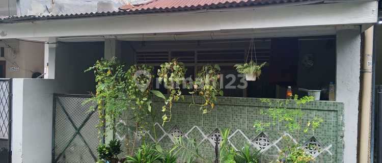 Asri 1.5-Story House, Ready to Occupancy, Strategic Location in Gandaria, South Jakarta 1