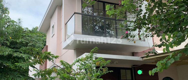 Disewakan Segera Rumah 2 Lantai Bagus di Hoek 1