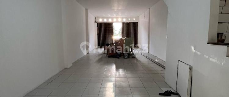 Ready-to-Use 3-Story Ruko with Rooftop, Strategically Located in Alam Sutera 1