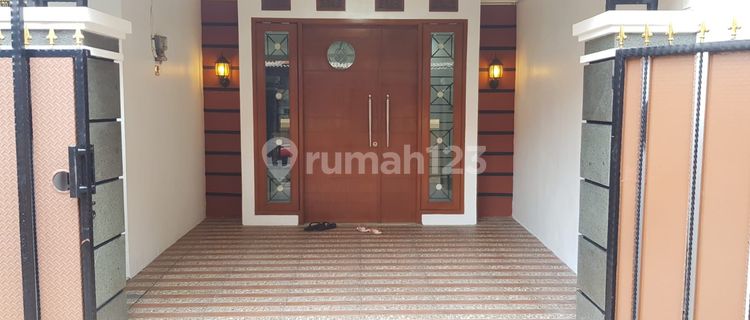 Dijual Rumah 3 Lantai Di Tanjung Duren Jakarta Barat 1