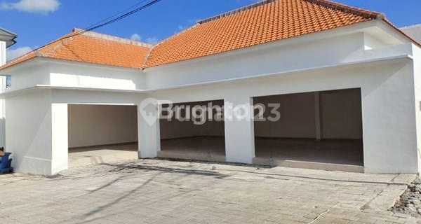 Shop 55M2, Self, Nuanu Nyanyi 1