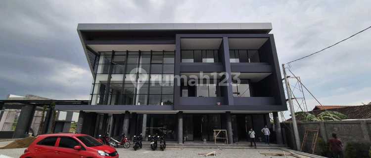 Premium 3-story Shop House, New, strategic location on Wonoayu main road, Sidoarjo 1