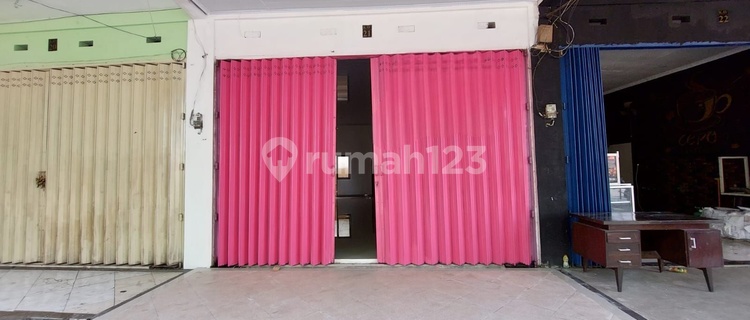 Shop house strategies+spacious parking, roadside, water source 1