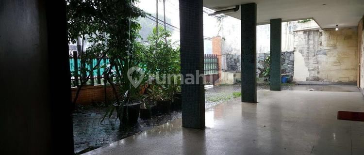 Rumah Lama di Jl Proklamasi, Menteng Jakarta Pusat! Lokasi Prime, Dekat dengan Pusat Kota. Jual Rumah, Harga Kompetitif!Hubungi Kami! 1