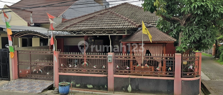 Rumah dengan Gazebo di Tlogo Timur Raya Pedurungan 1