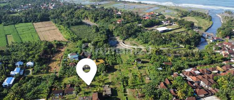 Rumah, 2 Lantai, SHM, di Medewi 1