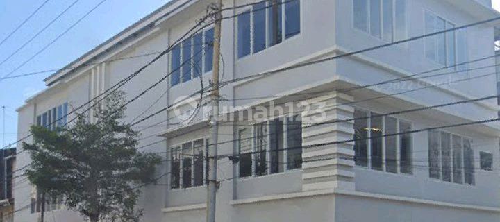 L-Shaped Building on Losari Beach Tourism Axis Area 1